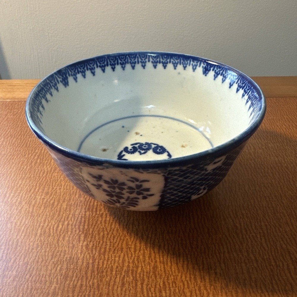 ANTIQUE JAPANESE STENCIL POTTERY RICE BOWL GOHAN BLUE WHITE FLOWERS PORCELAIN